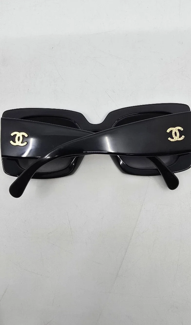 CHANEL good see
